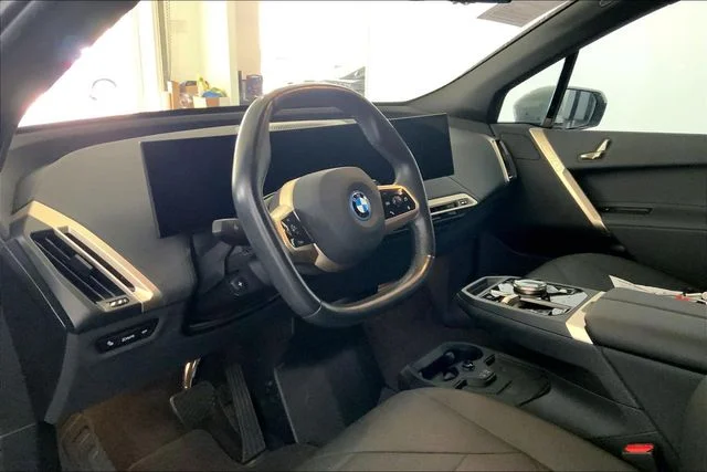 Used 2024 White BMW xDrive50 image 7