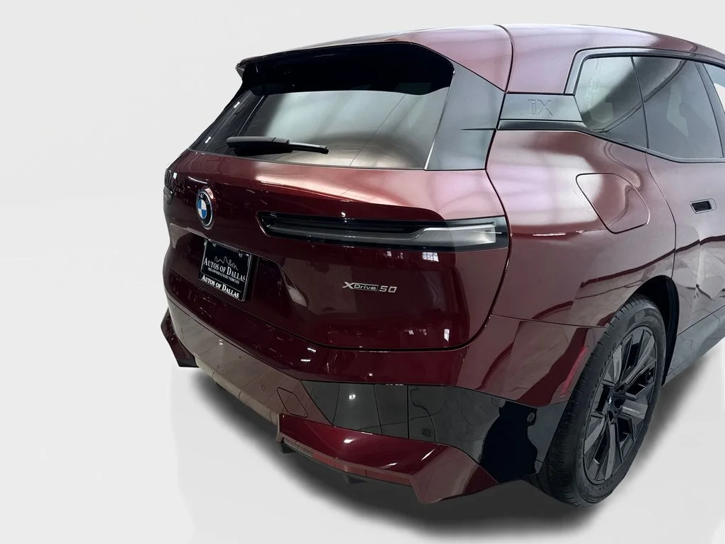Used 2024 Red BMW xDrive50 image 18