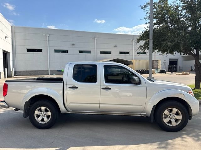 Used 2012  Nissan SV image 2