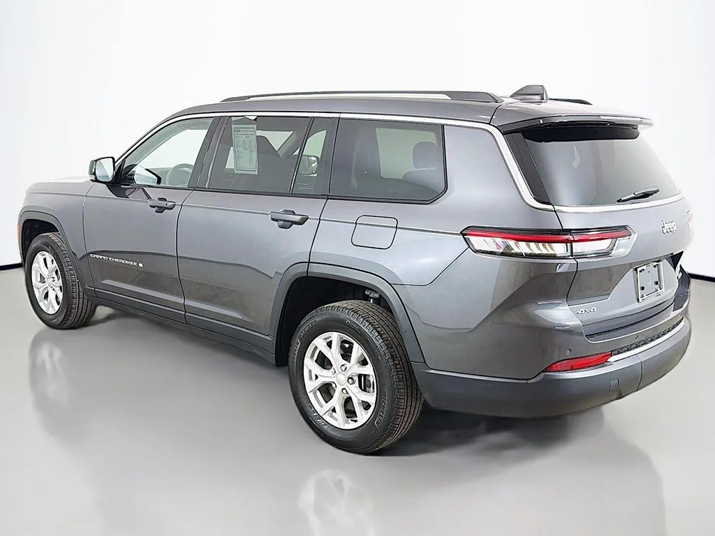 Used 2024 Metallic Jeep Limited image 12