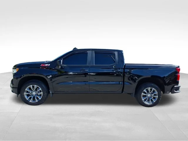 Used 2025 Black Chevrolet RST image 7