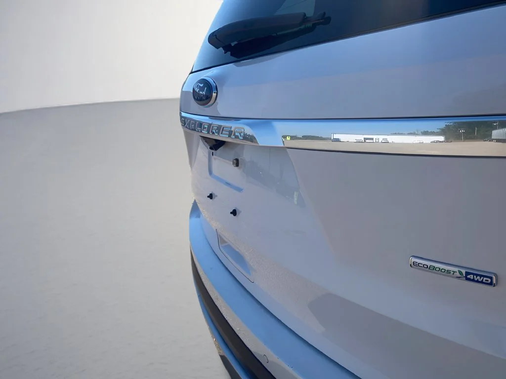 Used 2017 White Ford Platinum image 43