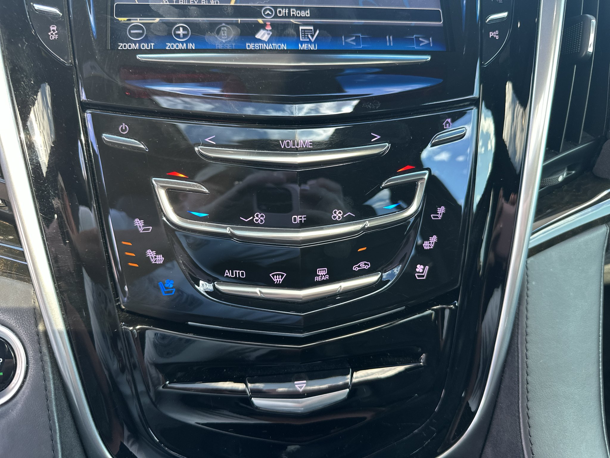 Used 2019 Shadow Metallic Cadillac Platinum image 24