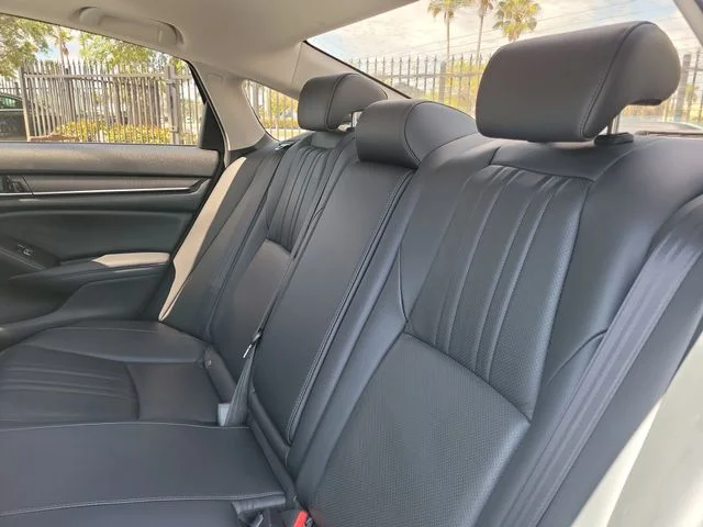 Used 2022 Silver Honda EX-L image 13