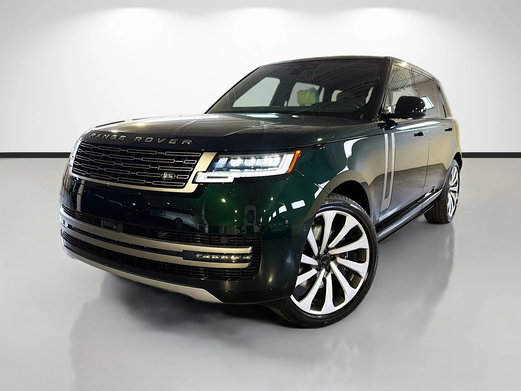 New 2026 British Racing Green LAND ROVER SE LWB 7-Seats / V8 image 1