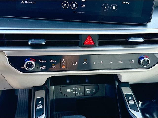 2025 Kia Sorento S - Photo 16