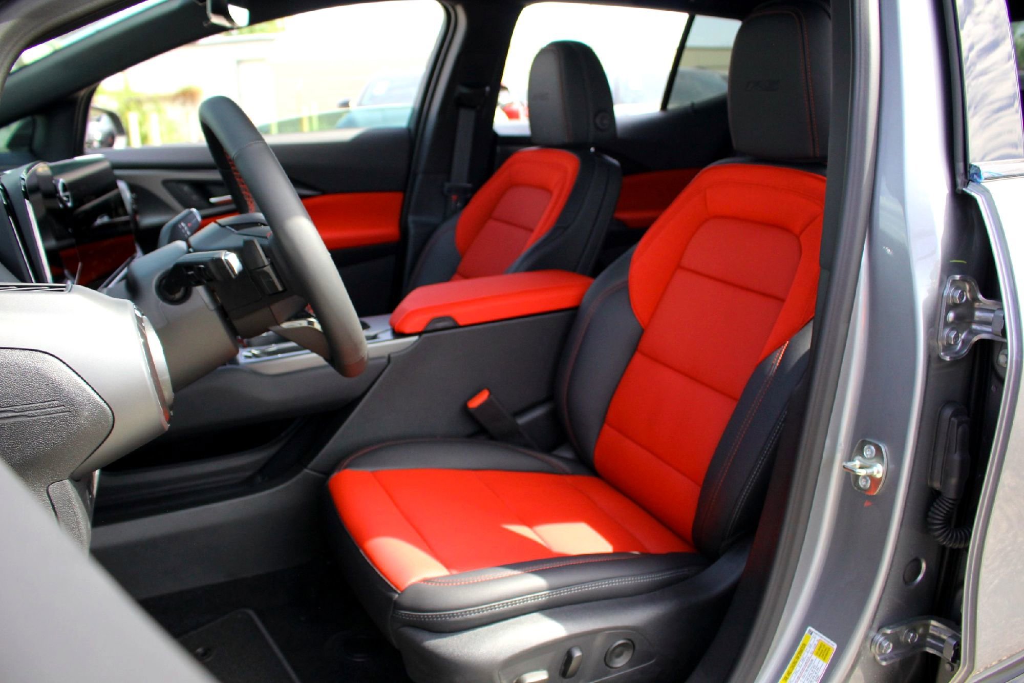 2025 Chevrolet Equinox EV RS - Photo 9