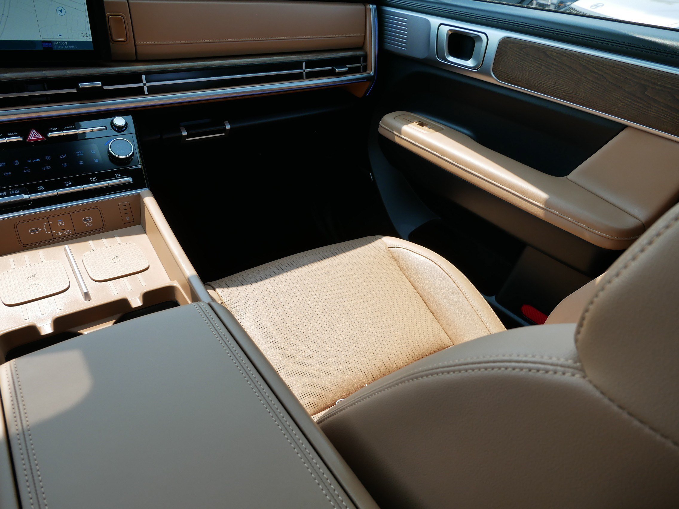 2026 Hyundai Santa Fe Limited - Photo 11