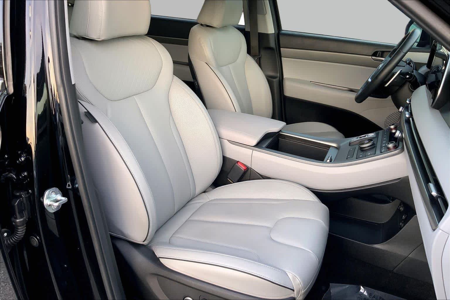 Used 2024 Abyss Black Pearl Hyundai SEL 7P image 9