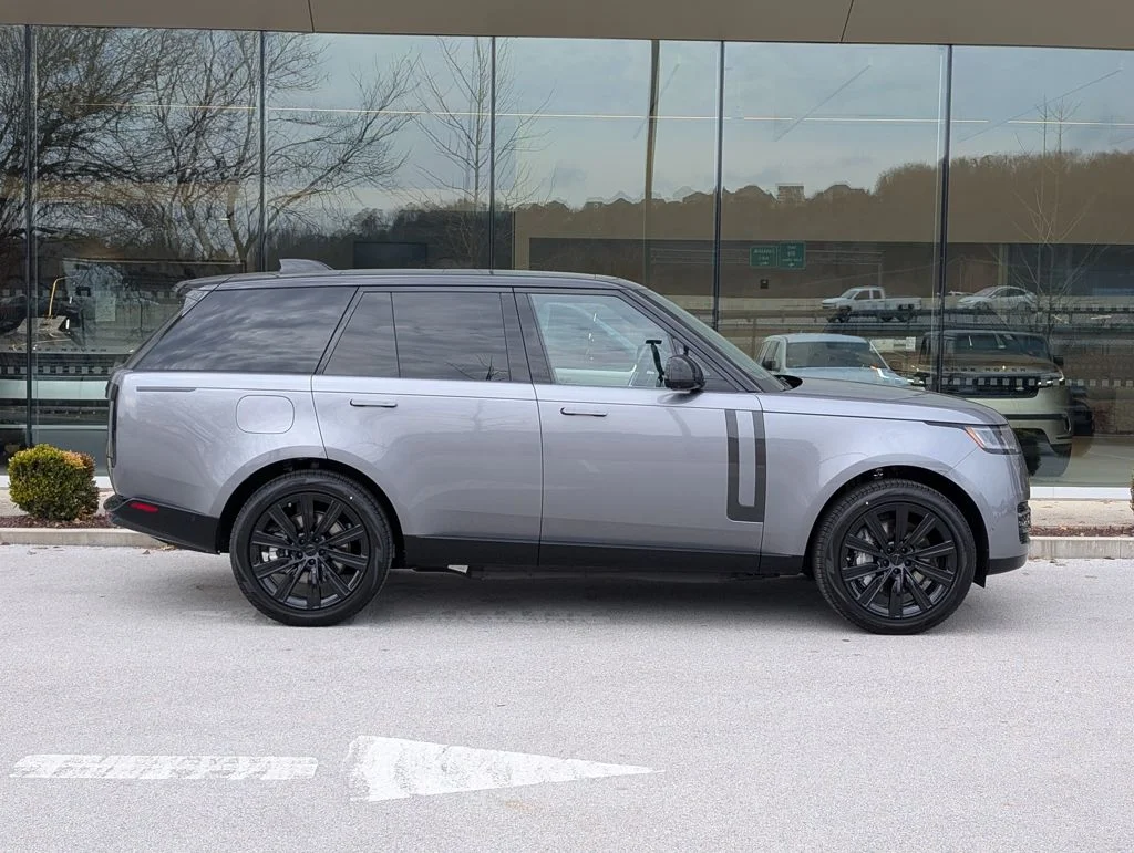 New 2026 Eiger Grey Land Rover SE image 8