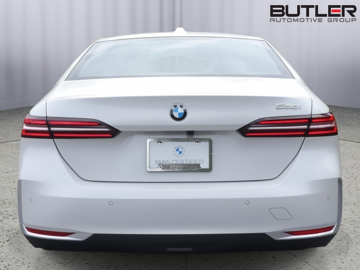 Used 2026 Alpine White BMW 530i image 7