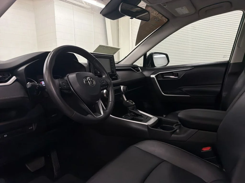 Used 2021 Gray Toyota XLE Premium image 4