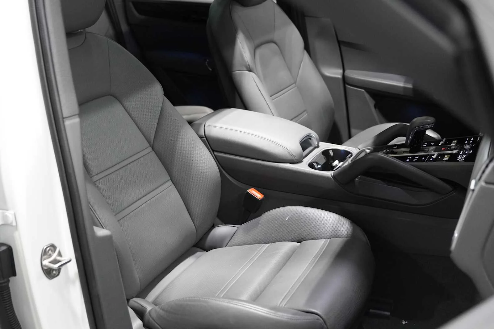 Used 2022 Carrara White Metallic Porsche  image 9