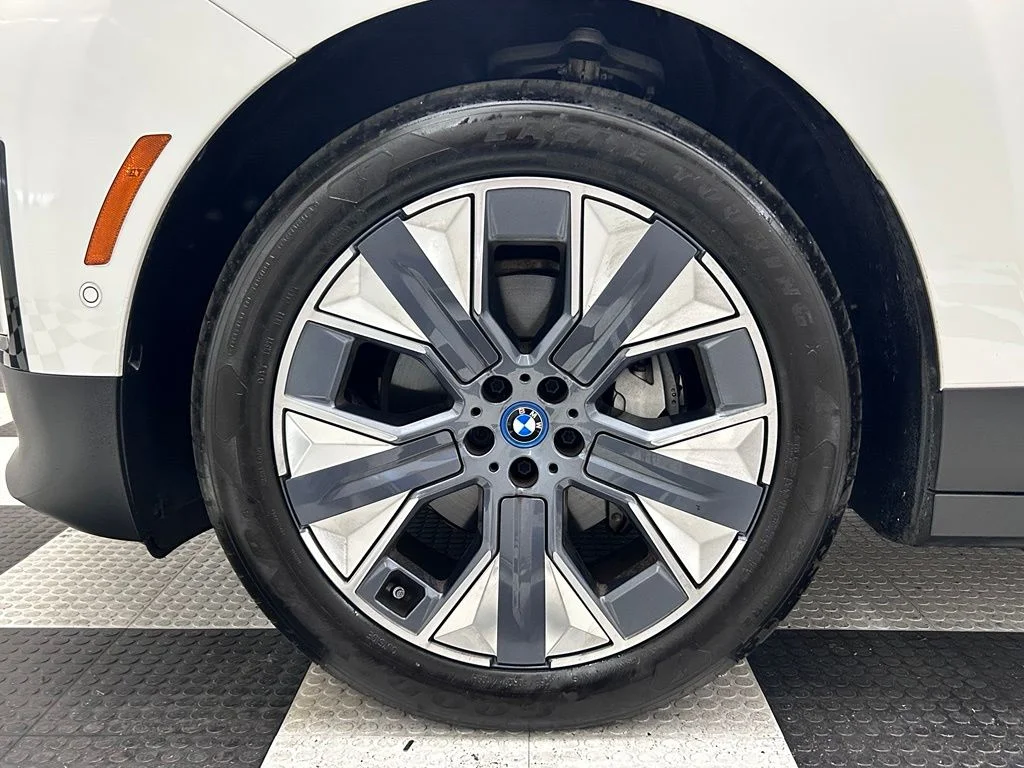 Used 2024 White BMW xDrive50 image 8