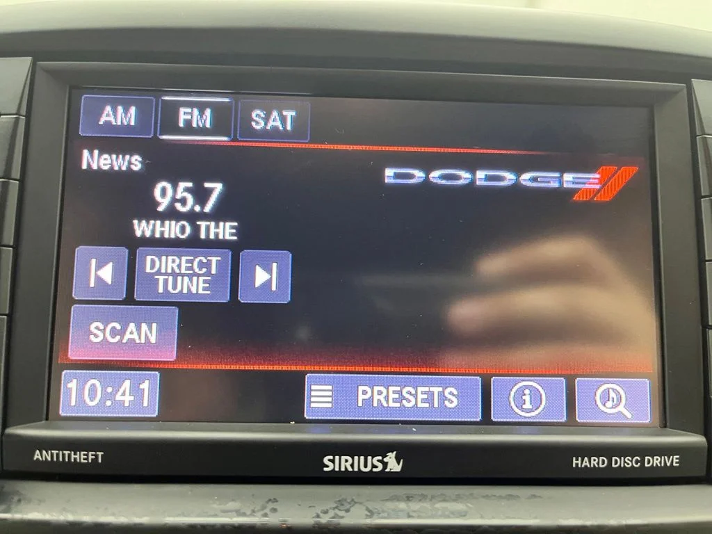 Used 2019 Black Dodge SXT image 5