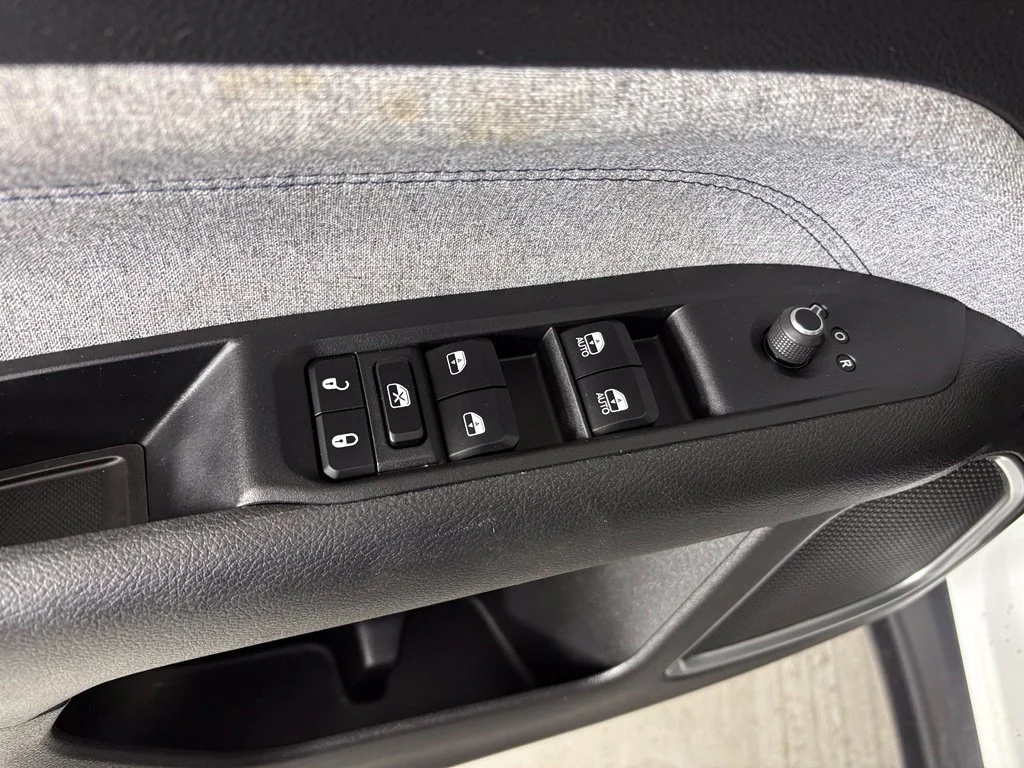 Used 2024 White Jeep Latitude image 13