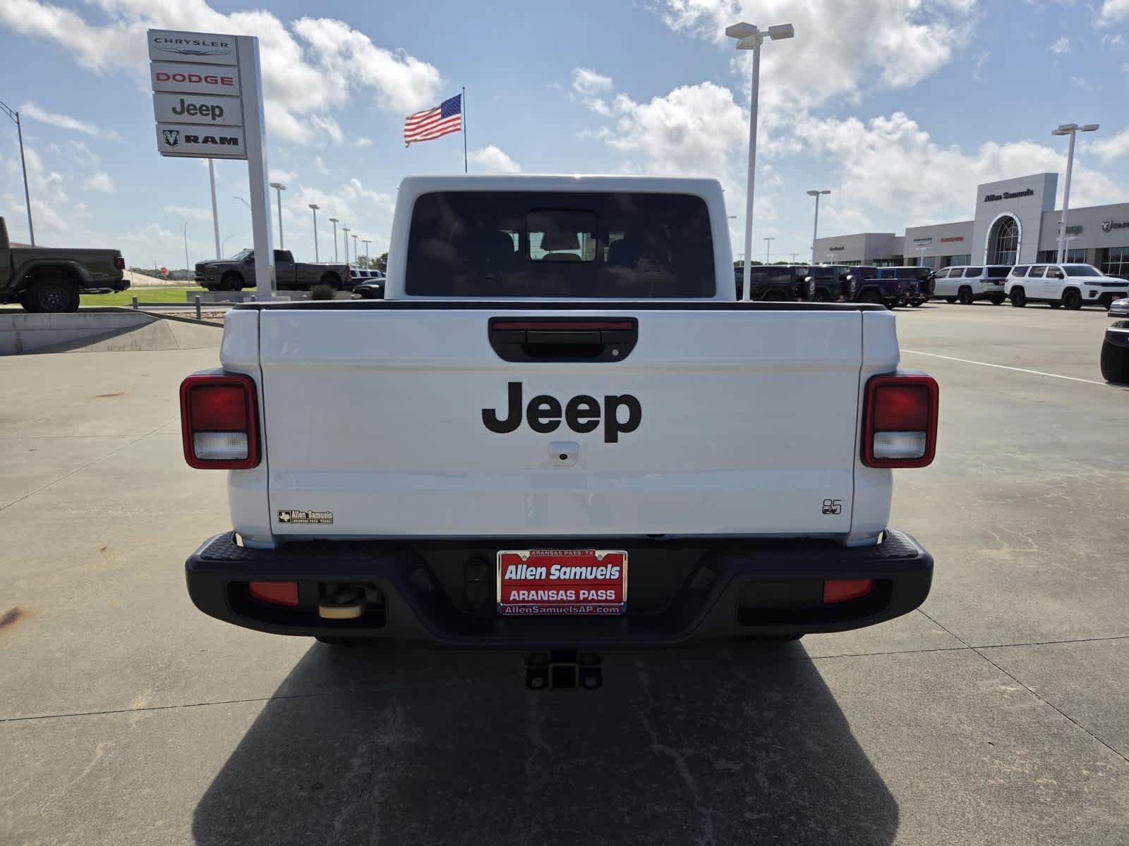 New 2026 Bright White Clear-Coat Exterior Paint Jeep 85th Anniversary Edition image 4