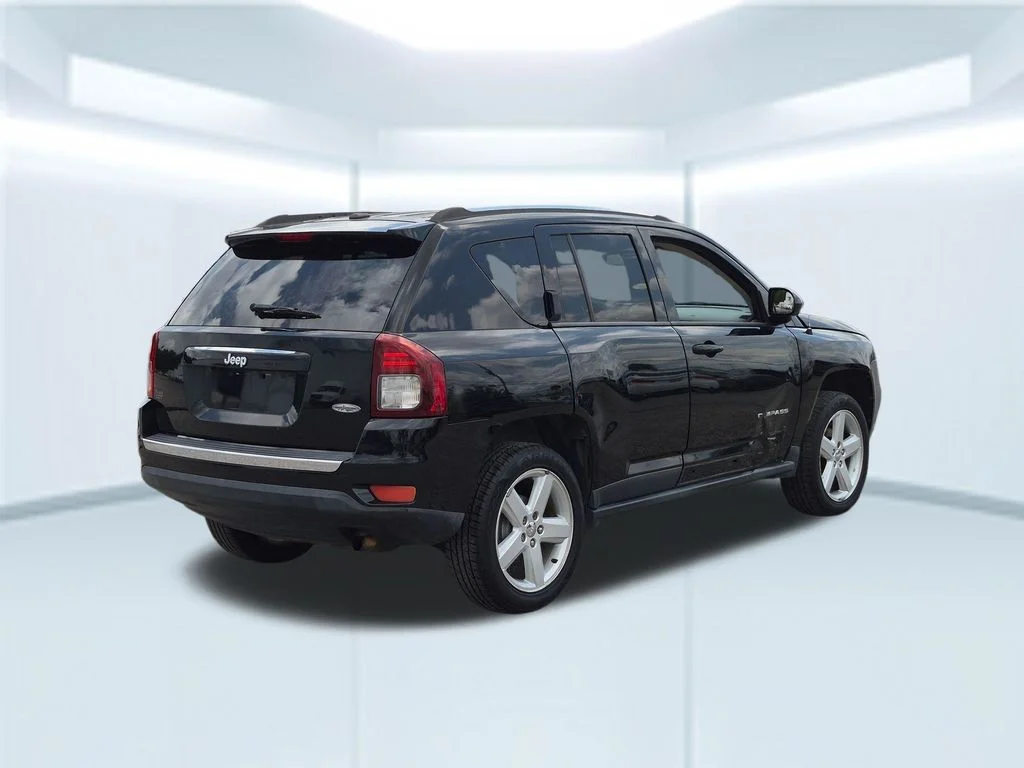 Used 2014 Black Jeep Latitude image 6
