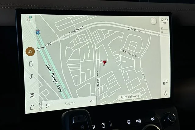 New 2026 Woolstone Green Land Rover X-Dynamic SE image 18