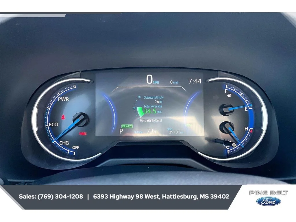 2024 Toyota RAV4 XLE - Photo 14