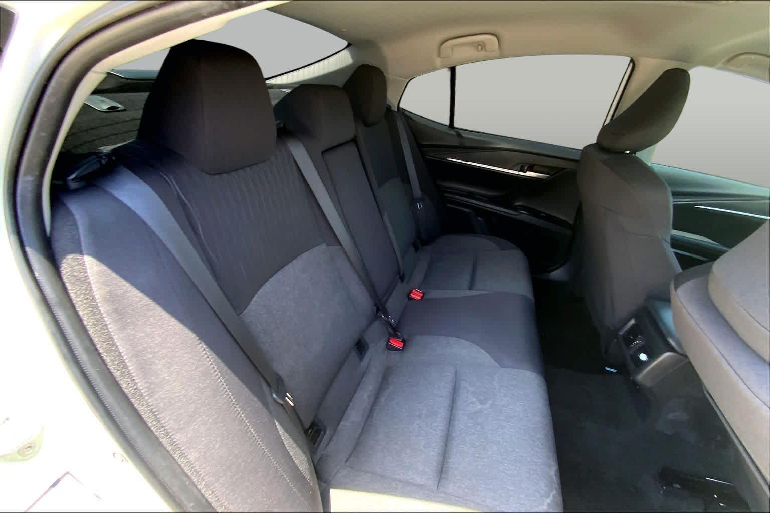 Used 2025 Ice Cap Toyota LE image 37