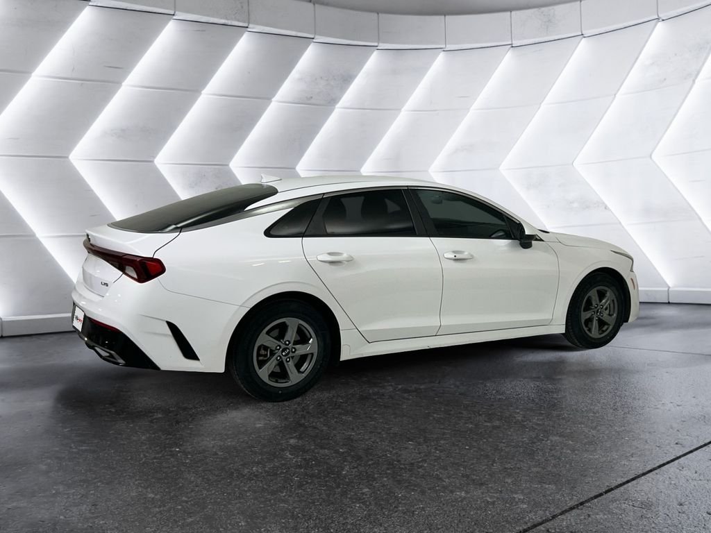 Used 2021 White Kia LXS image 4