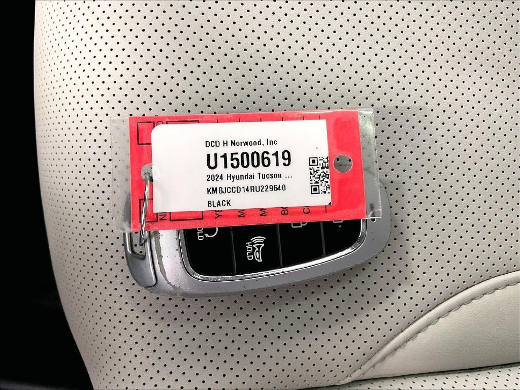 Used 2024 Black Hyundai SEL Convenience image 32