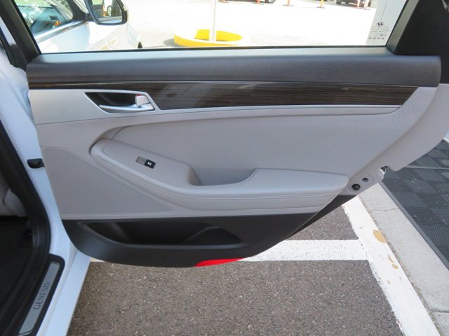 Used 2015 Casablanca White Hyundai 3.8L image 13