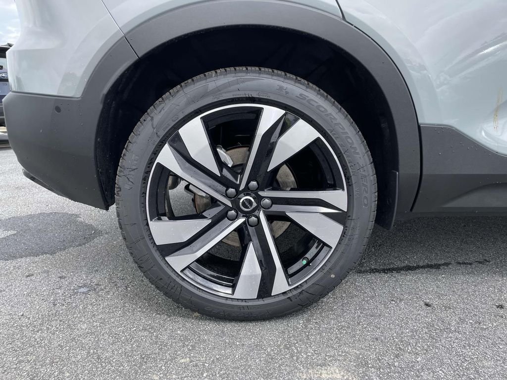 2026 Volvo XC40 Plus - Photo 35