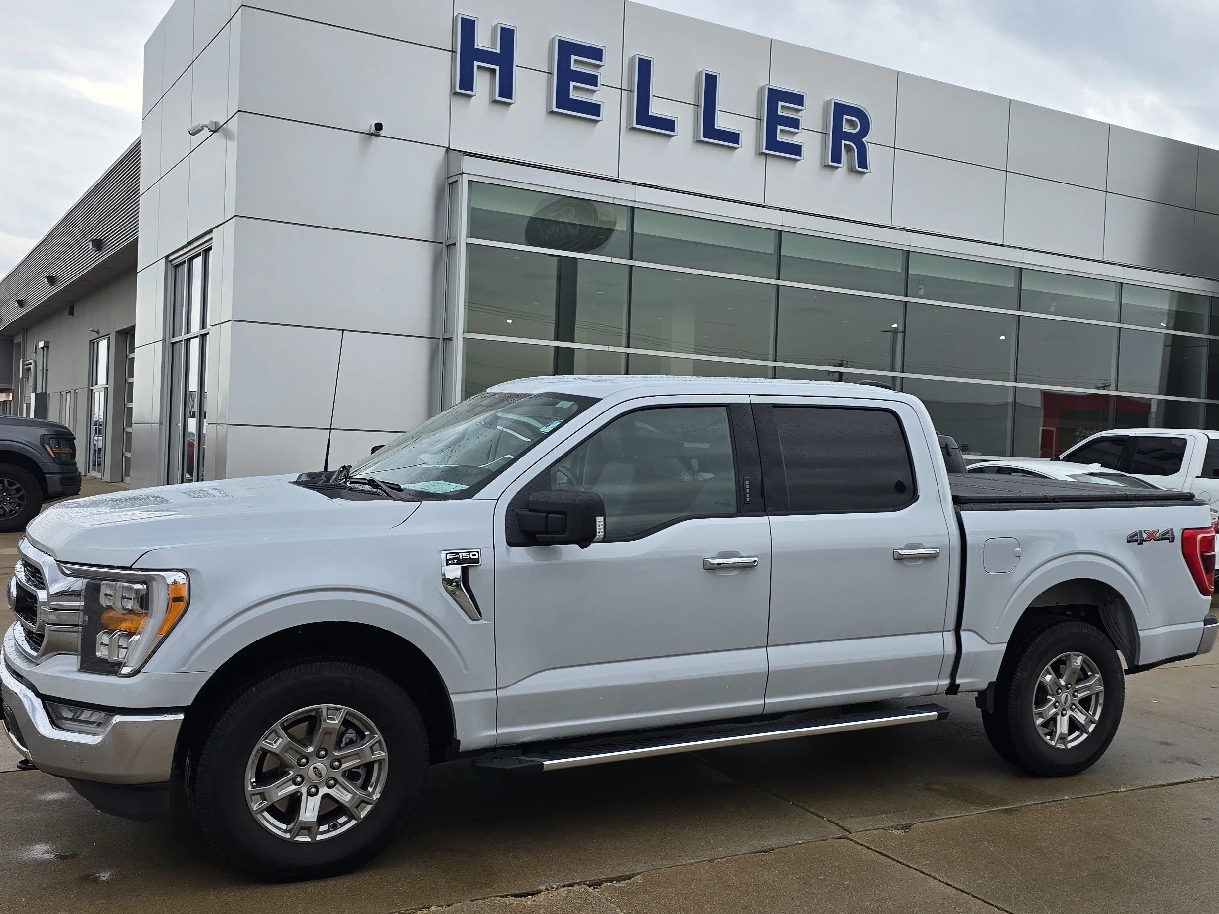 Used 2022 Space White Metallic Ford XLT image 3