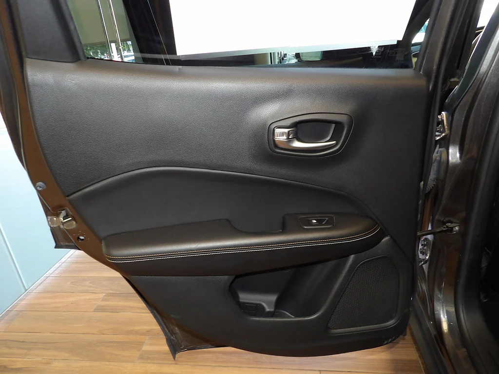 Used 2021 Granite Crystal Metallic Clear Coat Jeep Latitude image 20