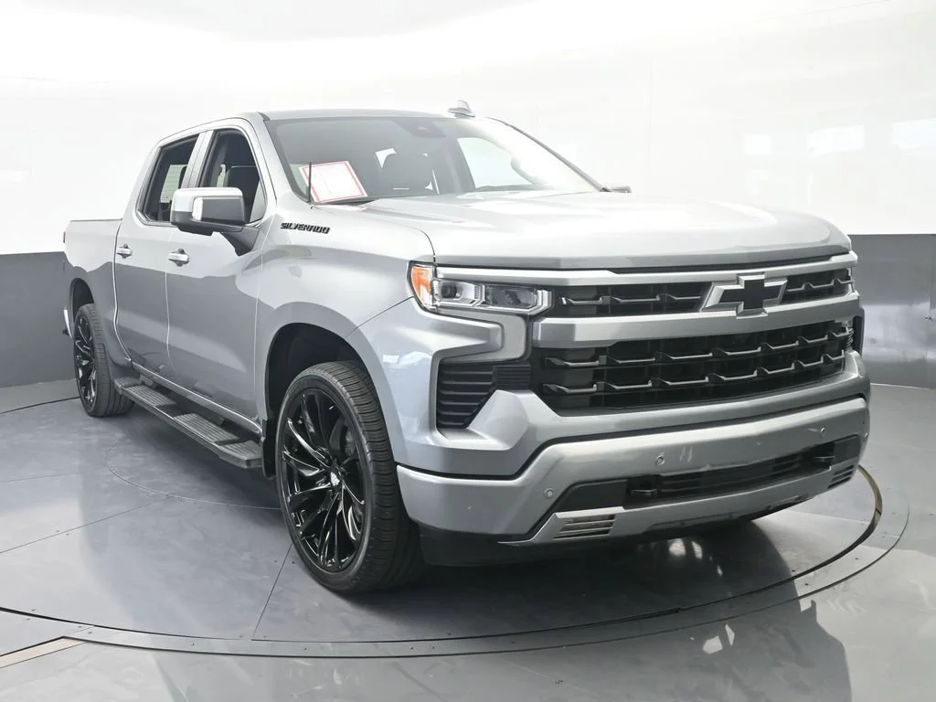 2025 Chevrolet Silverado 1500 LTZ - Photo 9