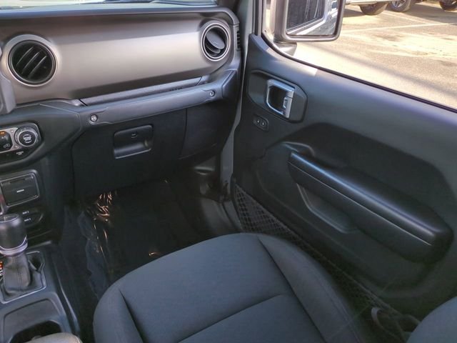 Used 2020 Silver Jeep Sport image 17