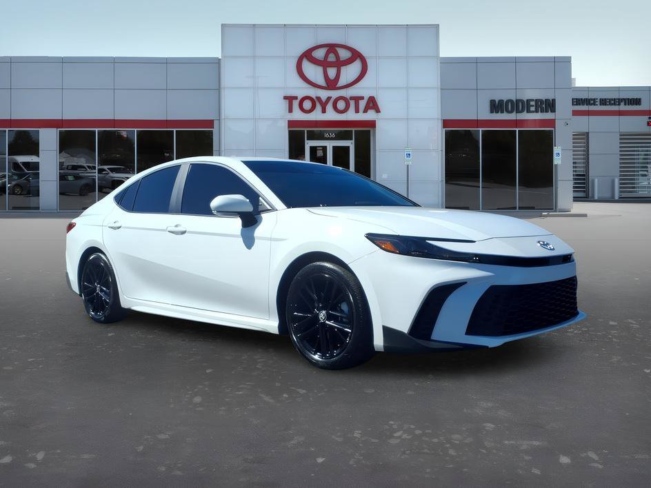 Used 2025 Ice Cap Toyota SE image 7