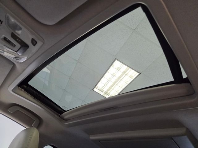 Used 2013 Silver Toyota XLE image 19
