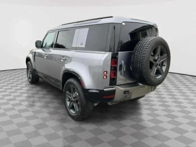 Used 2022 Gray Land Rover X-Dynamic SE image 7