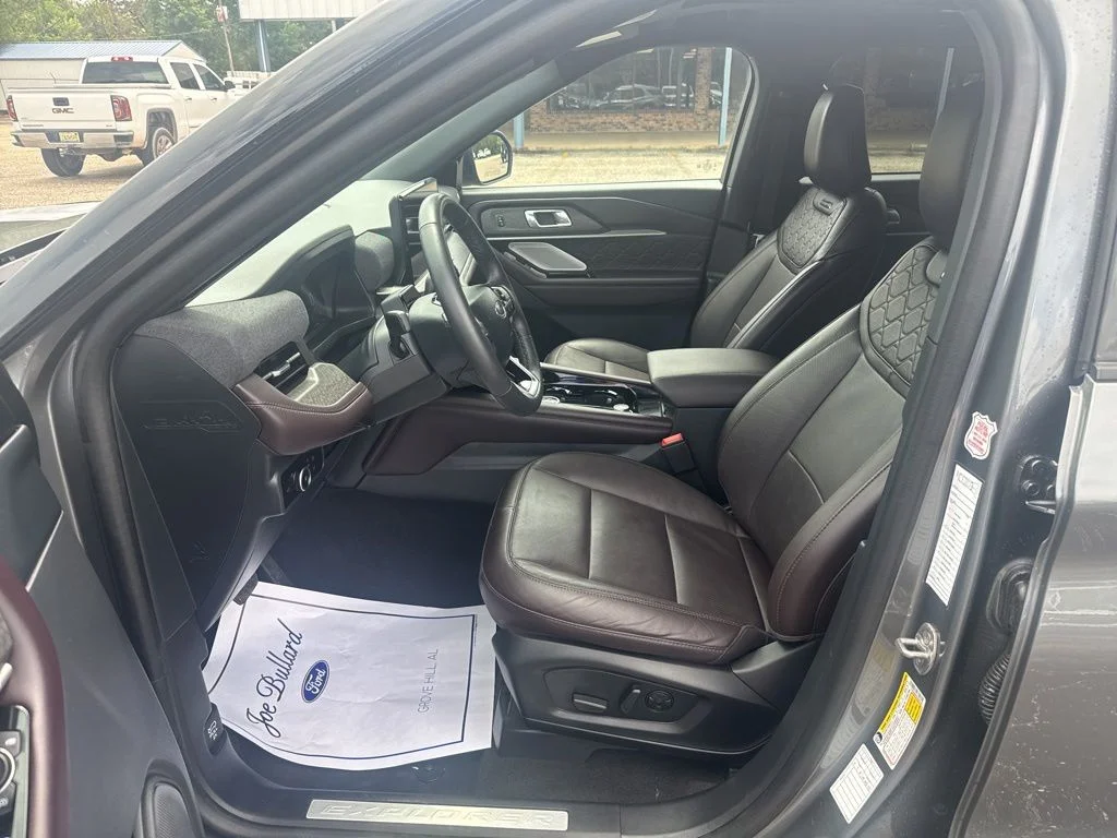 Used 2025 Gray Ford Platinum image 5