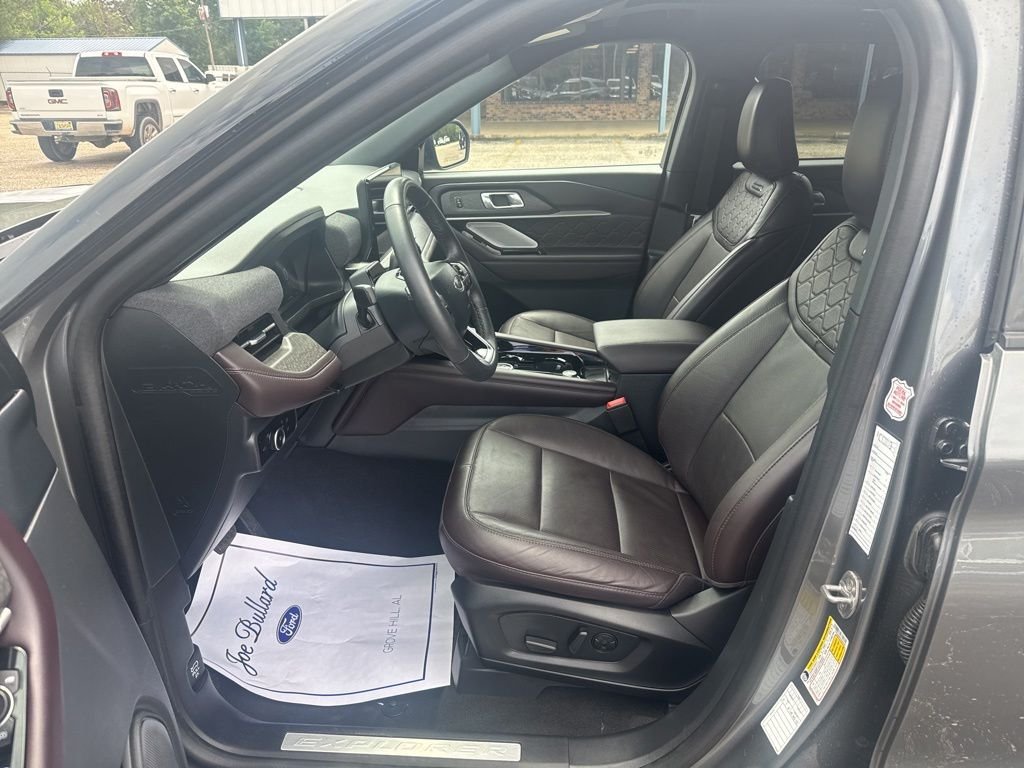 Used 2025 Gray Ford Platinum image 5