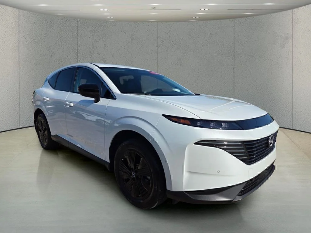 Used 2025 White Pearl Nissan SV image 7