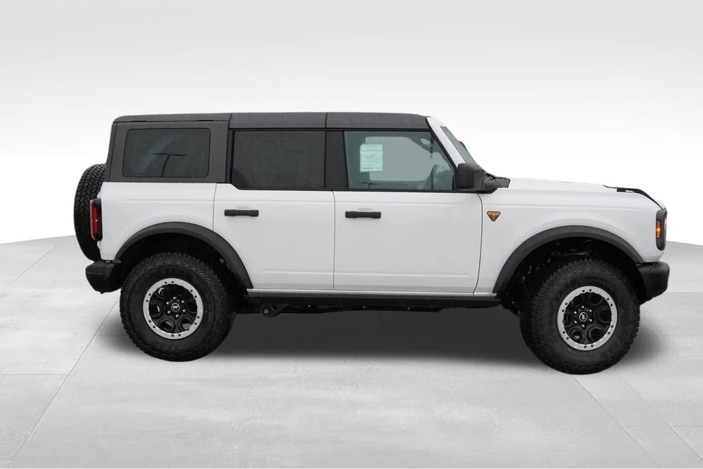 New 2026 Oxford White Ford Badlands image 2