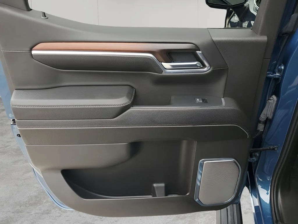 Used 2024  GMC Denali image 17