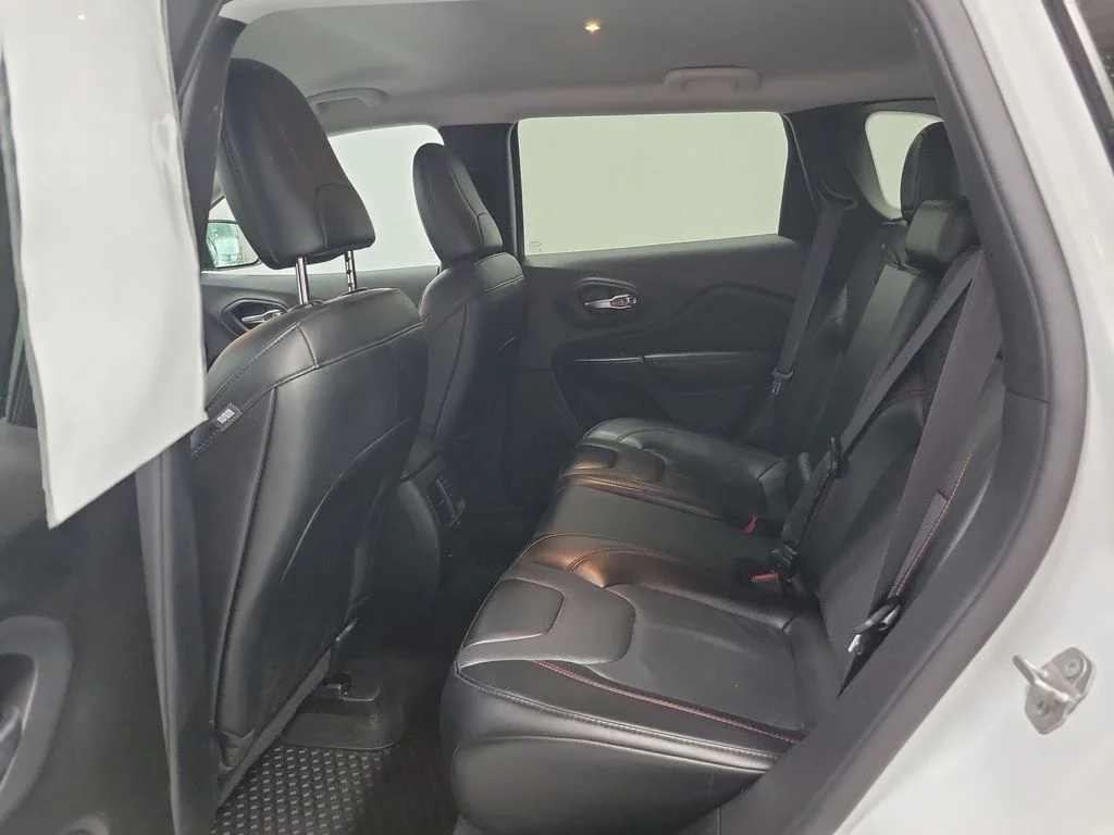 Used 2022 White Jeep Trailhawk image 29