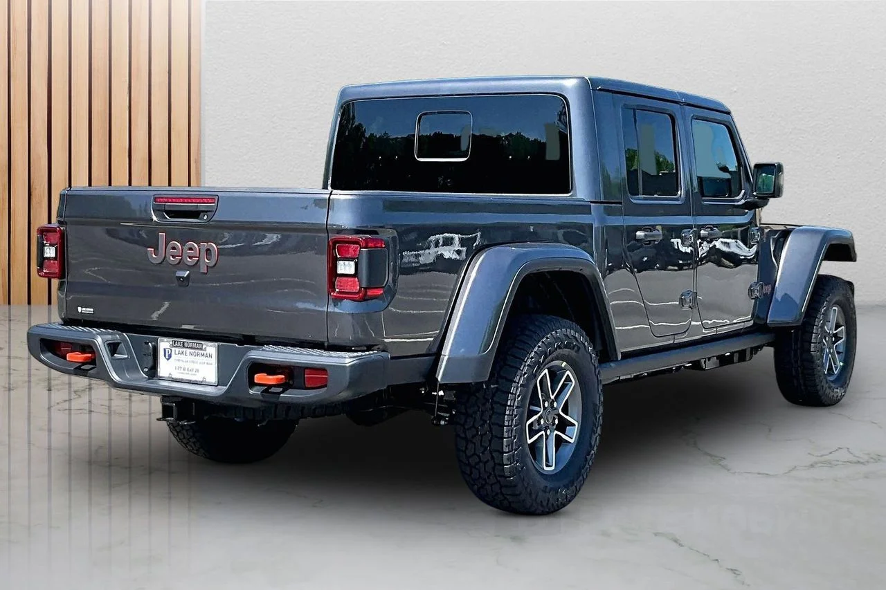 New 2026 Granite Crystal Metallic Clear-Coat Exterior Paint Jeep Mojave image 8