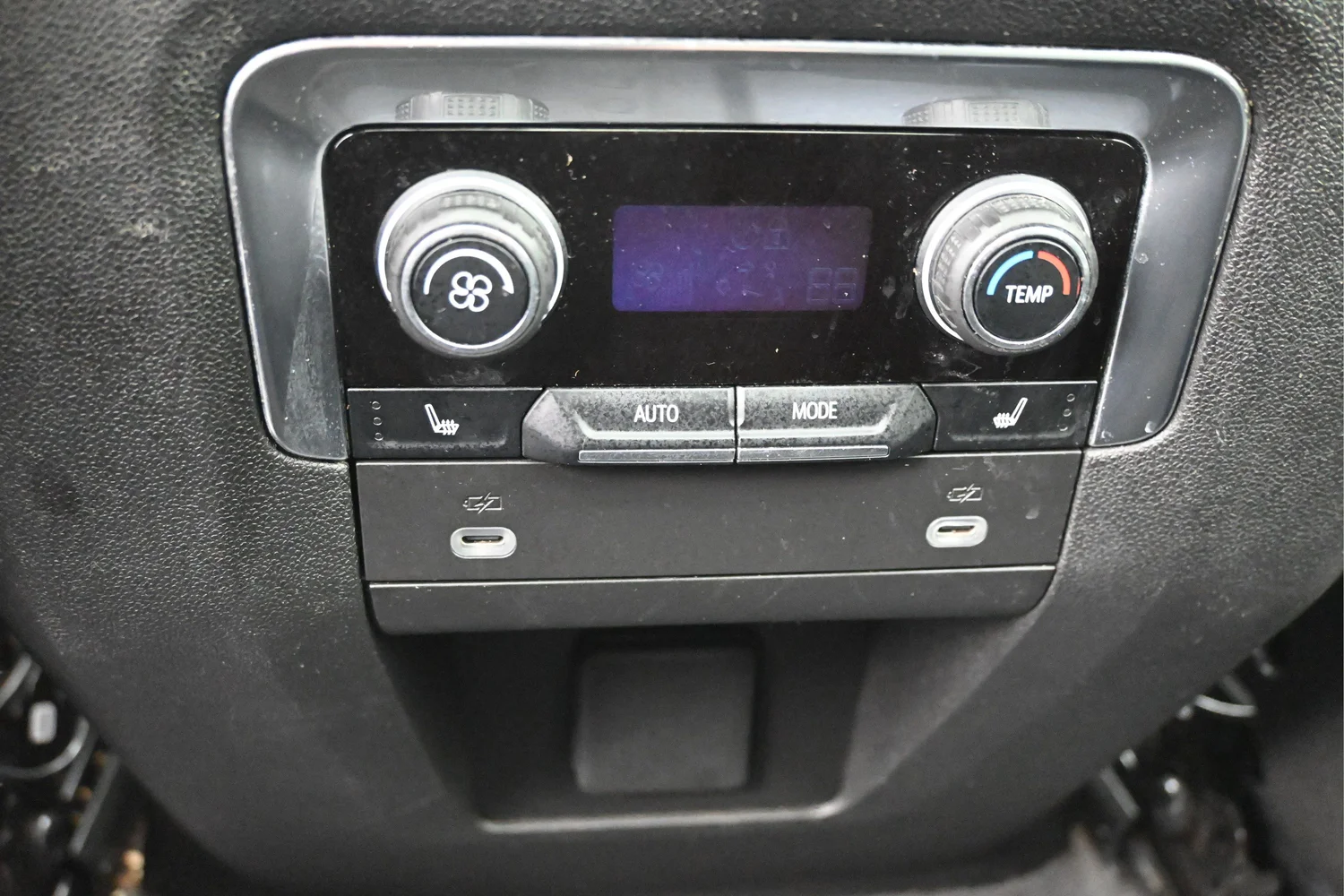 Used 2023 White Chevrolet Z71 image 16