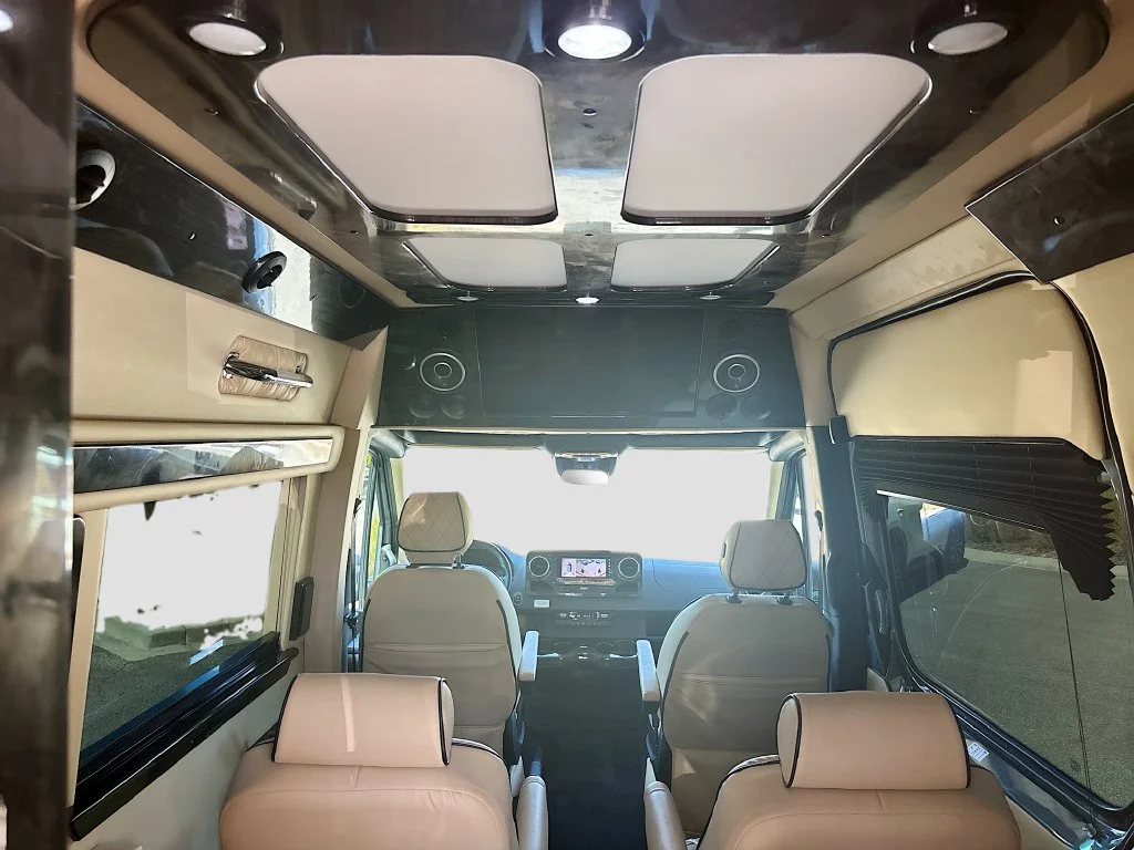 Used 2022  Mercedes-Benz Cargo 144 WB image 29