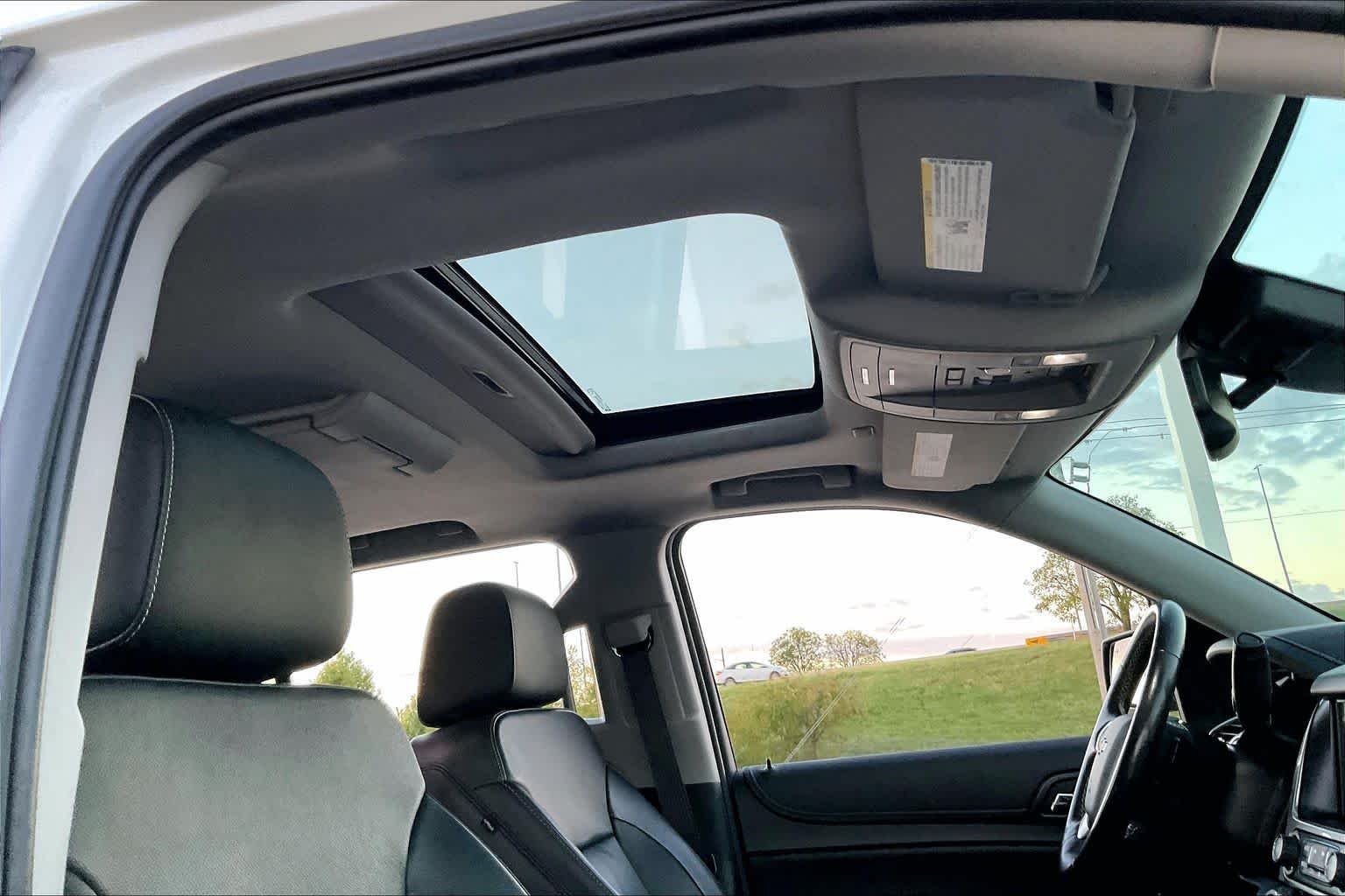 Used 2019 Summit White Chevrolet Premier image 14