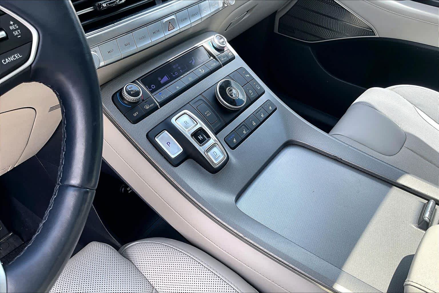 Used 2021 Hyper White Hyundai Limited image 15