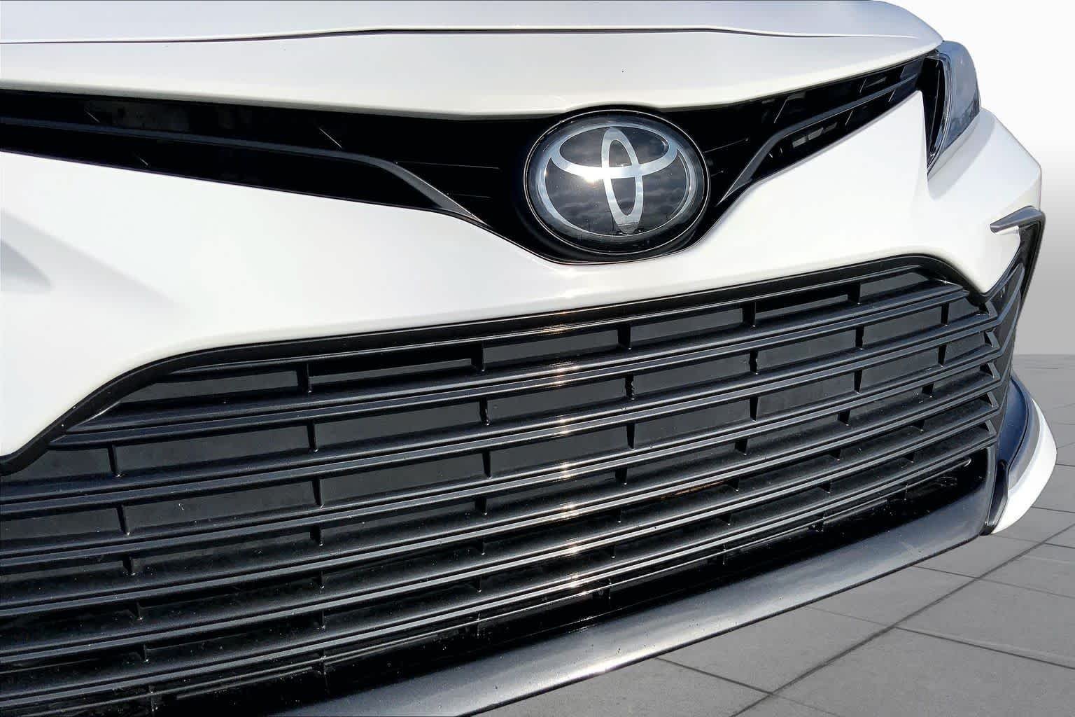 Used 2023 Ice Cap Toyota LE image 29