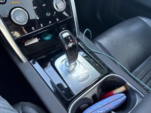 Used 2020 White Land Rover SE image 6