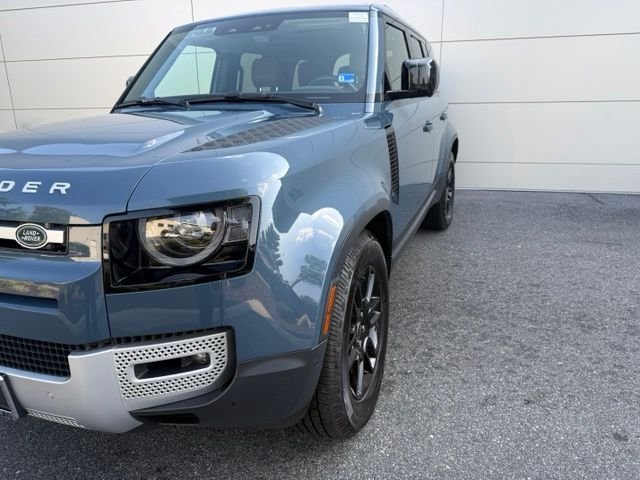 Used 2023 Blue Land Rover SE image 3